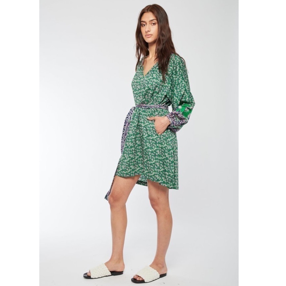 XiRENA Hart Green Tie Waist Dress in Intro Vert Size XS